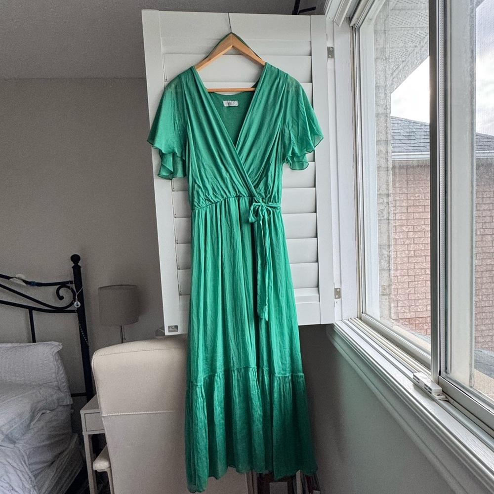 Elegant Green Wrap Maxi Dress with Tie Waist